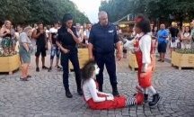 Клоуни направиха полицаи на клоуни в София