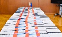 Гешев носи 120 тома с материали на депутатите