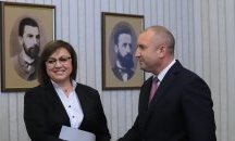 Служебният кабинет: На Нинова, с „любов“