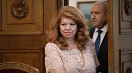 Единствената вина на Радев е, че даде шанс на Петков и Василев