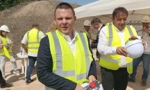 „Луксозна сграда без ток“: двама министри инспектираха интерконектора с Гърция