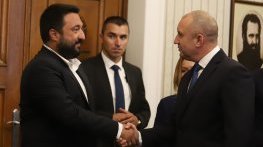 Строителят на интерконектора си даде срок до края на август