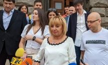 Този път Манолова отива сама на изборите