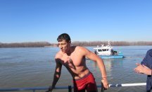 Три денонощия във водата: Българин постави нов световен рекорд по плуване