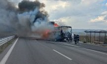 Автобус с 50 пътници изгоря напълно на магистрала „Тракия“
