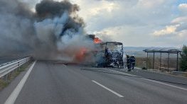Автобус с 50 пътници изгоря напълно на магистрала „Тракия“