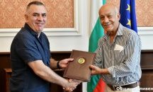 Сливен подкрепи с дарение проекта „Музиката вместо улицата“