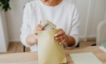 Заплата в плик ощетява бюджета с над 300 млн. лв. годишно