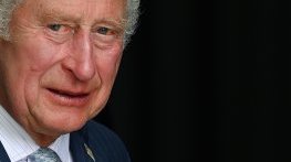 Крал Чарлз III иска Хари и Меган да присъстват на коронацията му