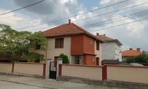 Назначеният от Нинова шеф на ВМЗ е живял в къща за 4500 лева на месец