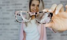 Не навсякъде хората с очила изглеждат интелигентни