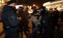Затвор или фронт - дилемата за задържаните протестиращи в Русия