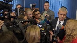 Готови да преглътнем унижението, за да чуем „новината“