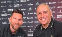 Стоичков рамо до рамо с Меси в мач в памет на Марадона
