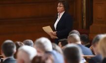 Нинова цитира Радев за пълните чекмеджета