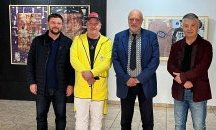 Министър Минеков първи разгледа графиките на Людмил Георгиев в галерия „Средец“ на частна обиколка