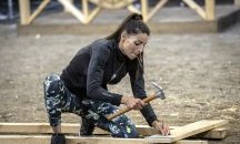 Красивата Аксения срази съперничка на Арената във „Фермата“