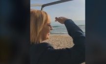 Защо Мая Манолова бяга с Мич Бюканън по плажа?