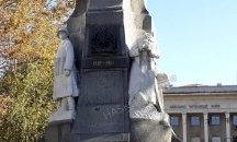 Обезглавиха Паметника на Незнайния воин в Хасково