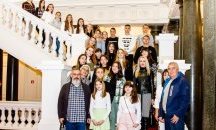 Младежи от България и Македония с призив за единство с изложба в Народното събрание