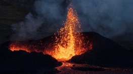 Най-големият активен вулкан в света изригна за първи път от 38 години насам