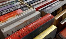Студенти подкрепят “Българската коледа” с книжен базар