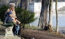 Всяко четвърто българче е оставено на баба и дядо