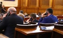 Депутатите намалиха коледната си ваканция