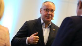 Сергей Станишев с остра критика към Корнелия Нинова