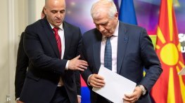 За българите в македонската конституция