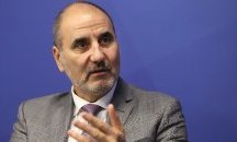 Може би се разиграва театър, за да се подготвят партиите за следващите избори