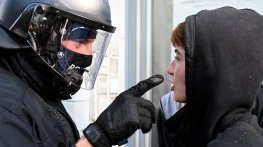 Десният екстремизъм срещу демокрацията, но и обратното