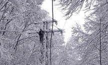 Отстраняването на авариите в Западна България продължава