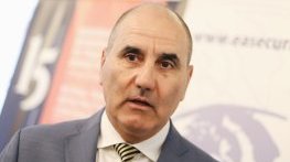 Законопроектът на Борисов и Пеевски за граничната сигурност е пиар и популизъм