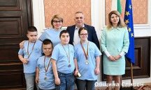 Емоционална среща в Община Сливен с деца със специални потребности и успехи в плуването