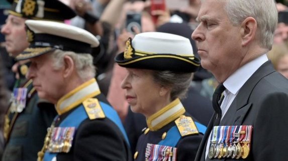 В името на Короната