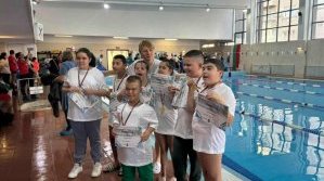 „Смелите делфини“ от Сливен се завърнаха с осем медала от национално състезание по плуване