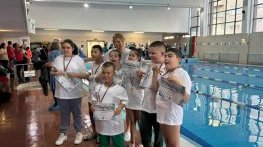 „Смелите делфини“ от Сливен се завърнаха с осем медала от национално състезание по плуване