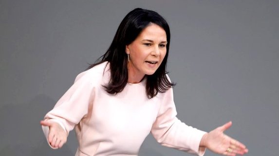 Относно: Аналена Бербок