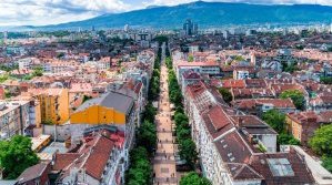 Airbnb София: регулации на хартия, хаос на терен