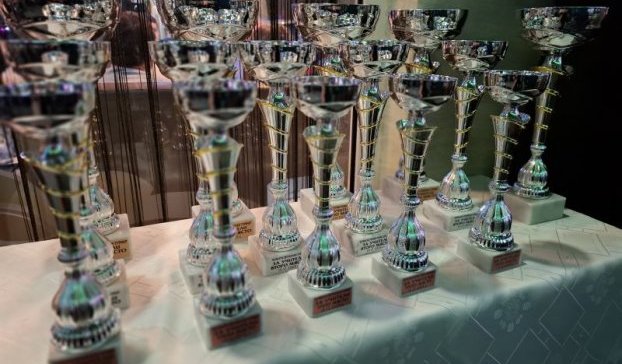 Тазгодишният носител на наградата за феърплей в спортния турнир за учители е гимназията по текстил в Сливен