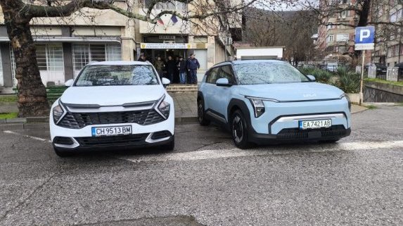 Община Сливен дари три нови автомобила на сливенската полиция