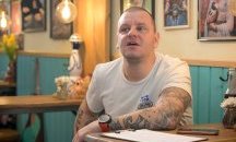 Mono Loco: Човекът зад маймунатаЧовекът зад маймуната