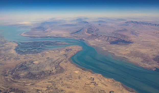 Когато в Ормузе бурно, в София е скъпо