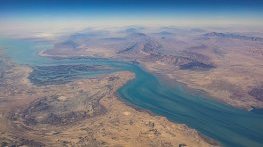 Когато е бурно в Ормуз, в София е скъпо