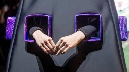 Историята, която обличаме