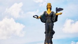 София не е кръстена на светица, a на Христос.